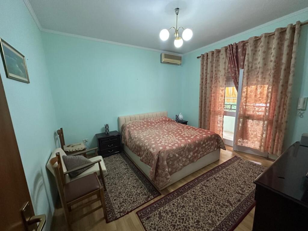 🏠Via Bardhyl, secondo piano di una villa 3+1+2, arredata, in affitto. 700 Euro    
