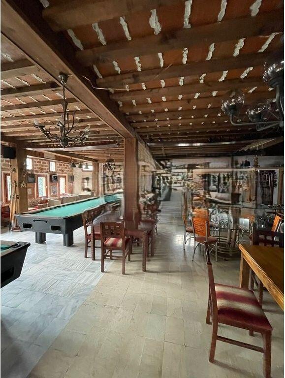 BAR-RESTORANT ME QIRA, VENDOSUR TEK RRETH-RROTULLIMI I SHKOZES! 2,300 € /Muaj