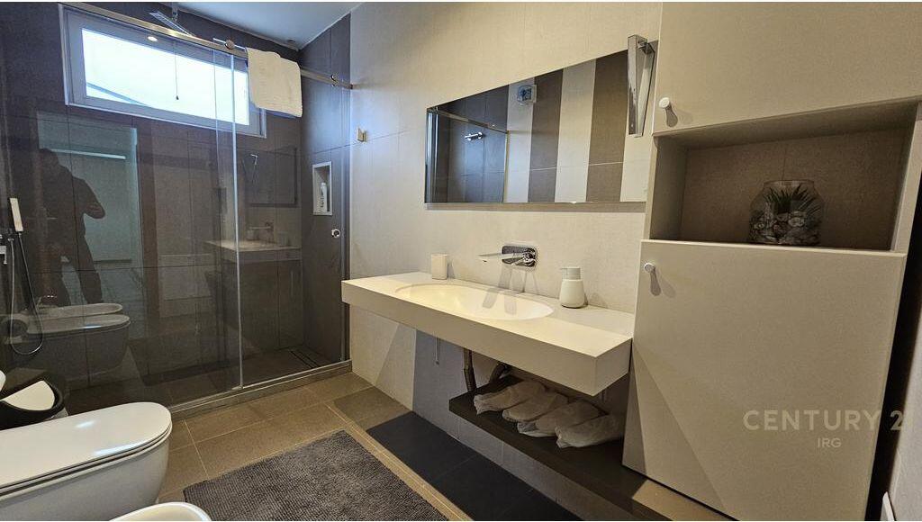 Apartment 3+1+2 for sale in the Ish-Blloku area
