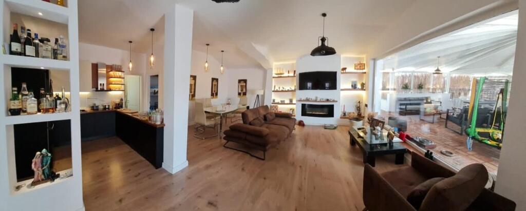 Shitet Penthouse Ne Golem