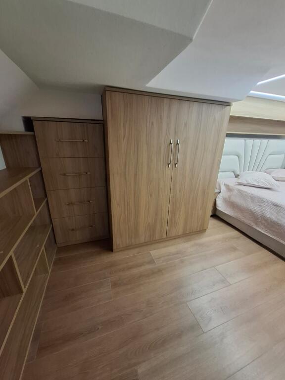jepet me qera duplex lagja 13 ne plazh