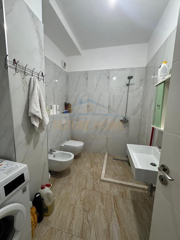 Vendesi, Appartamento 2+1+2+ Posto Auto, Di Fronte a UET a Porcelan, Tirana