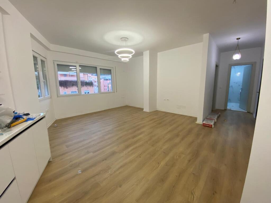 Apartament 2+1 per qira tek Kopshti Botanik.