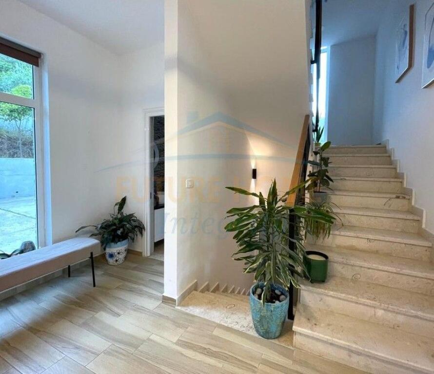Affitto, Villa su 2 piani con piscina, Farkë, Tirana