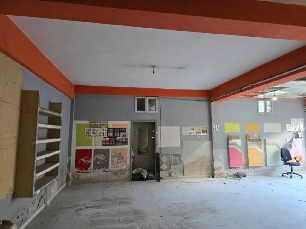 WAREHOUSE FOR RENT 230 M2 BUILDING WITH ARROW 1800 EURO