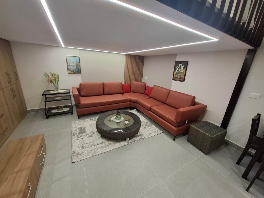 jepet me qera duplex lagja 13 ne plazh