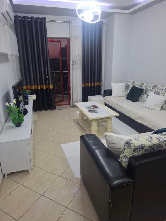 Affittasi appartamento 2+1 sulla spiaggia di Hekurulla