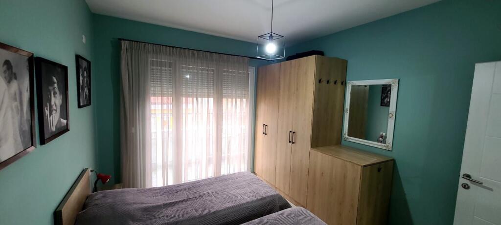 Apartament modern me qira 2+1  në Rrugën e Durrësit