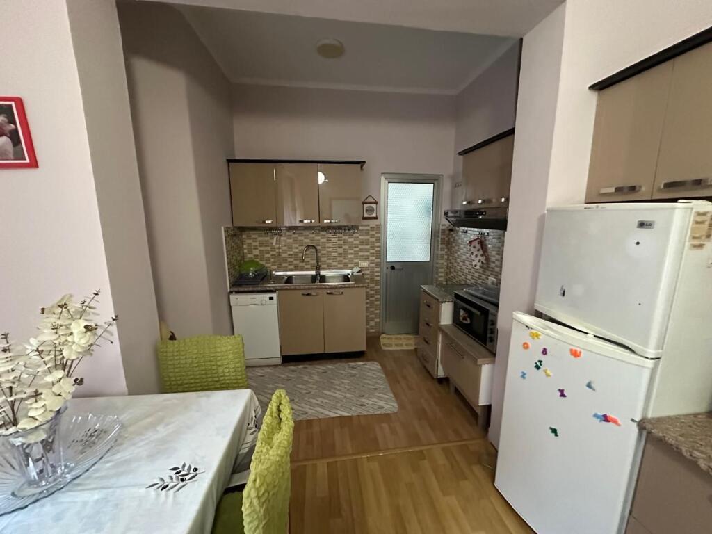 🏠Via Bardhyl, secondo piano di una villa 3+1+2, arredata, in affitto. 700 Euro    
