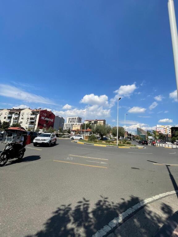 🏢 Locale Commerciale in Vendita – Comune di Parigi, Tirana