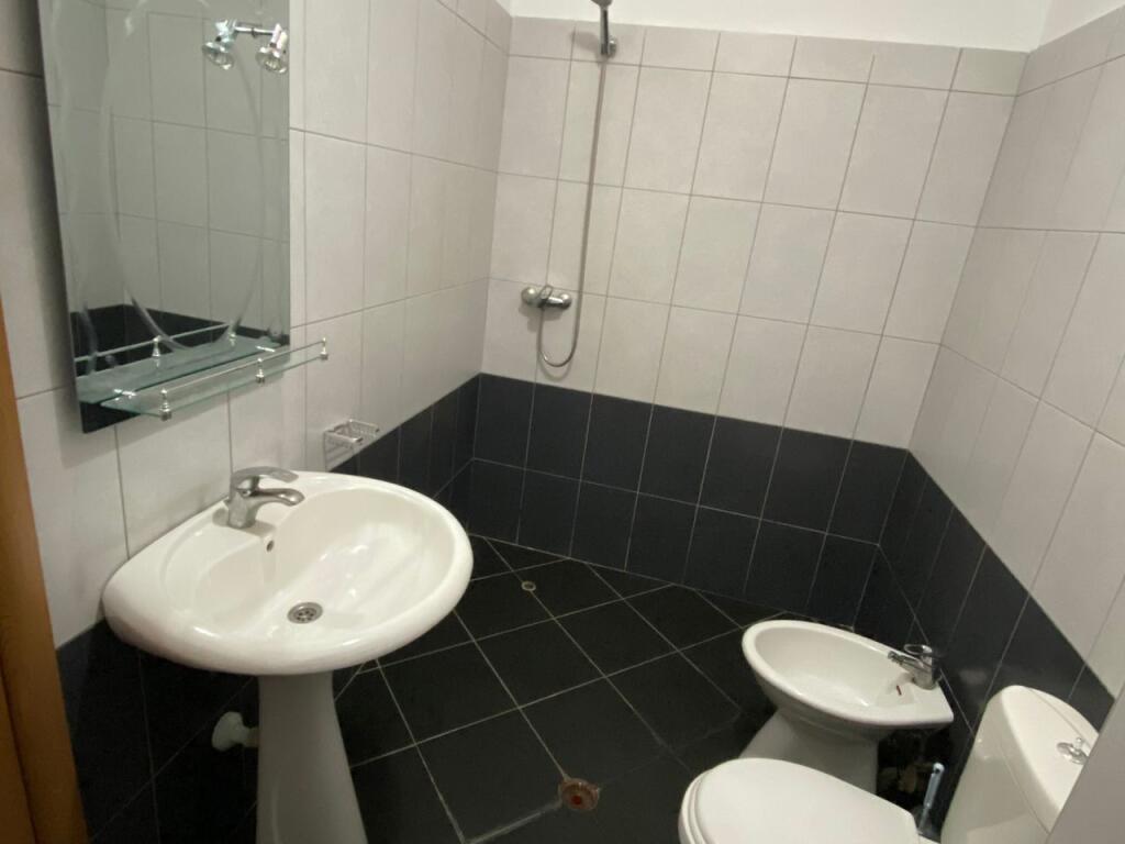 MONOLOCALE 28000 LEKE.ASTIR