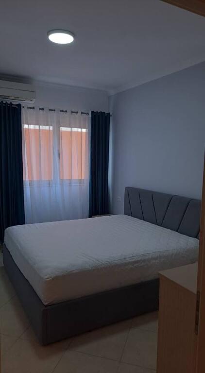 Apartament ne shitje 2+1+ 2 Ballkone tek Liqeni i Thate, Ne Rrugen Peti