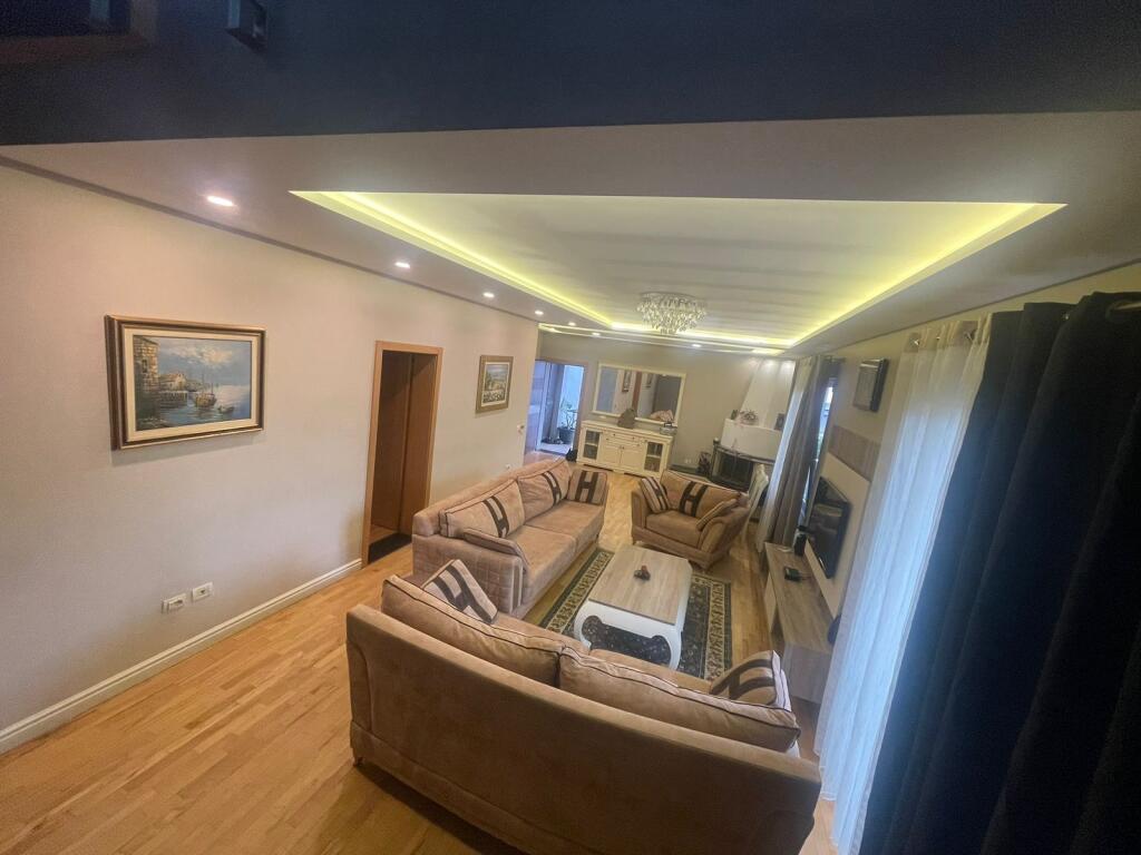 Villa su due piani in affitto Nuovo Boulevard