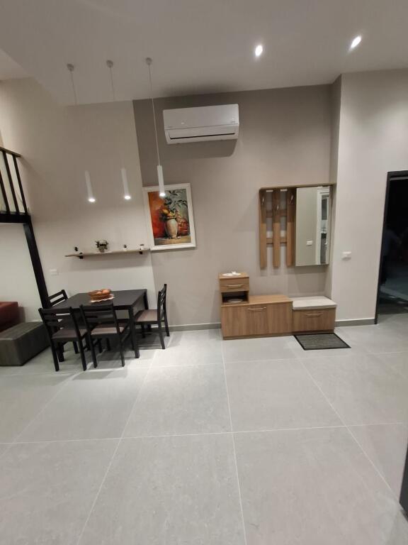 jepet me qera duplex lagja 13 ne plazh