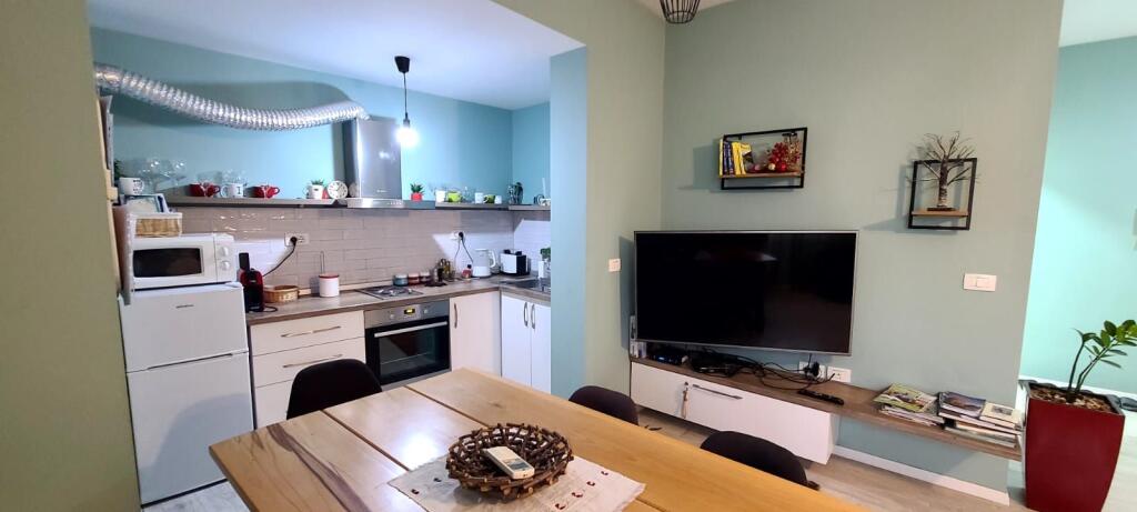 Apartament modern me qira 2+1  në Rrugën e Durrësit