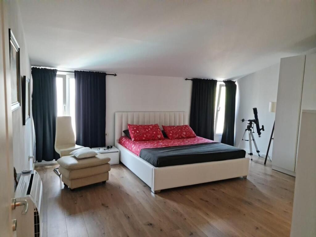 Shitet Penthouse Ne Golem