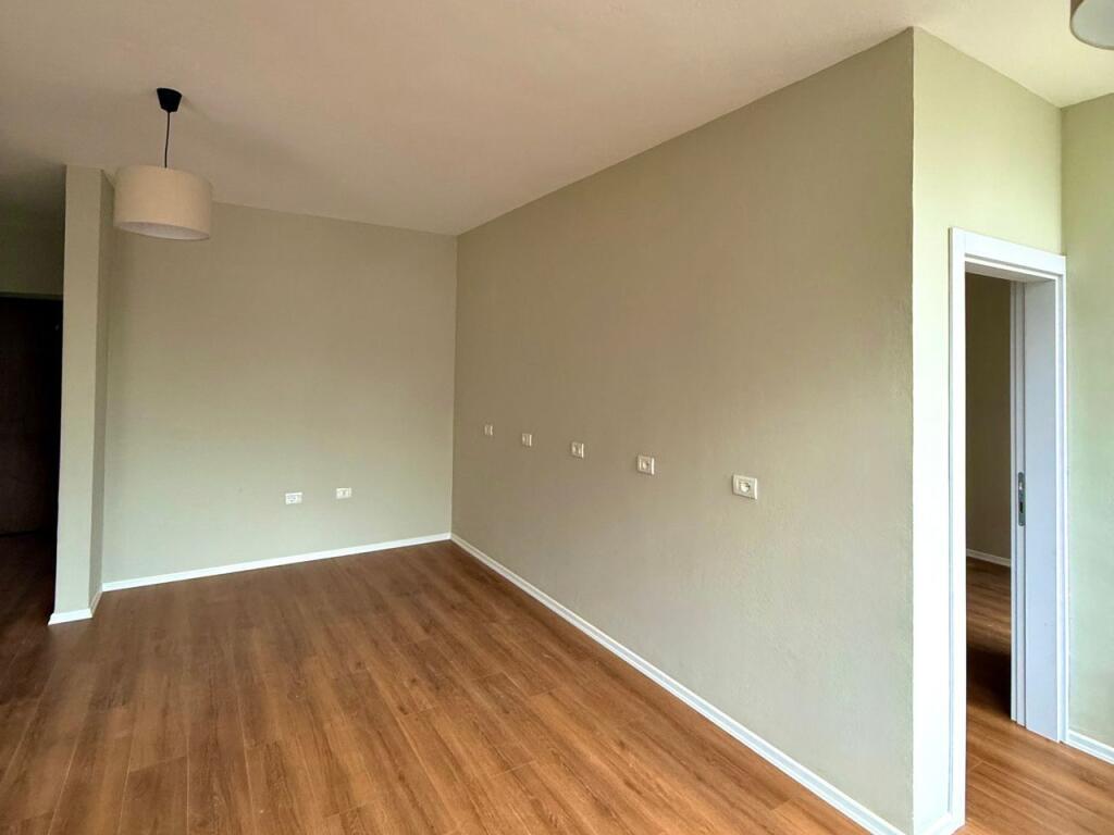 For rent 1+1 office opposite the Tirana Court