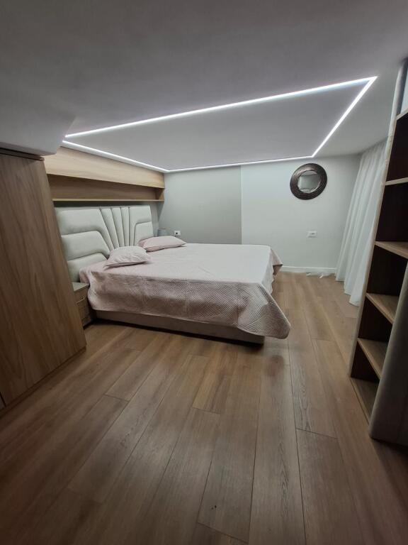 jepet me qera duplex lagja 13 ne plazh
