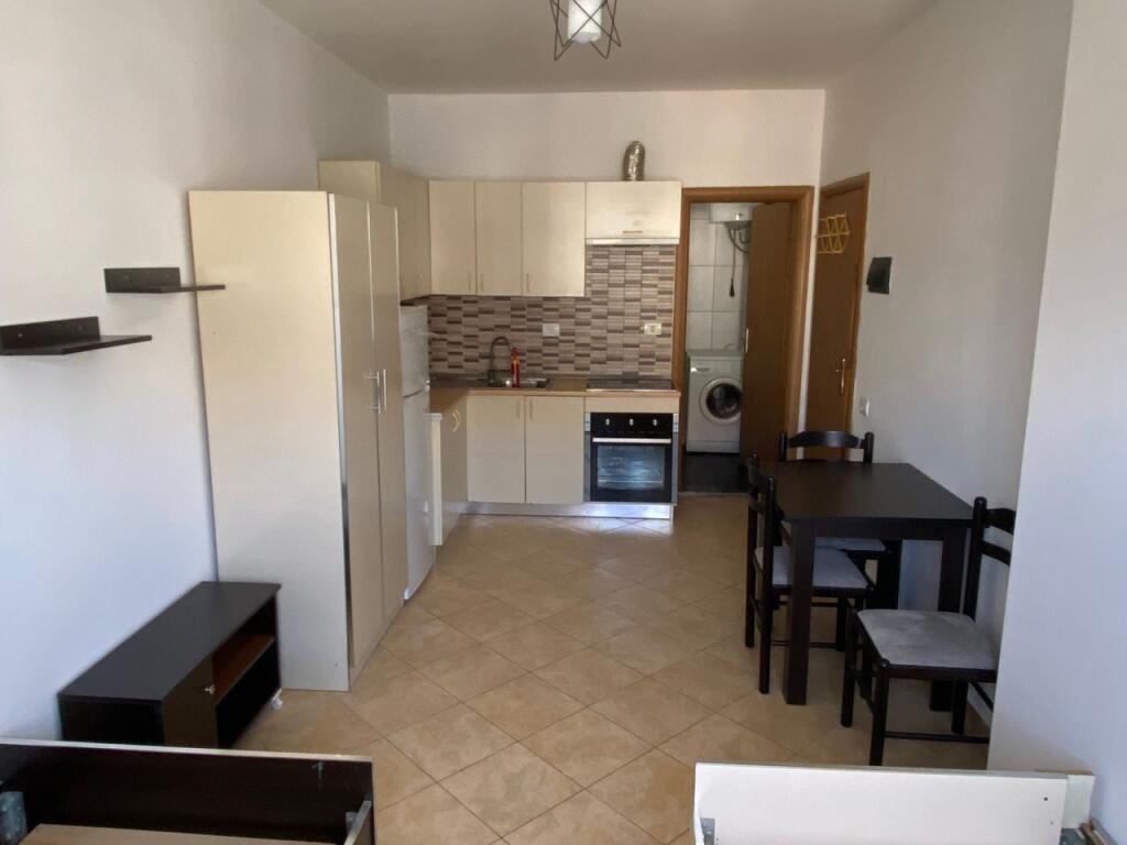 MONOLOCALE 28000 LEKE.ASTIR