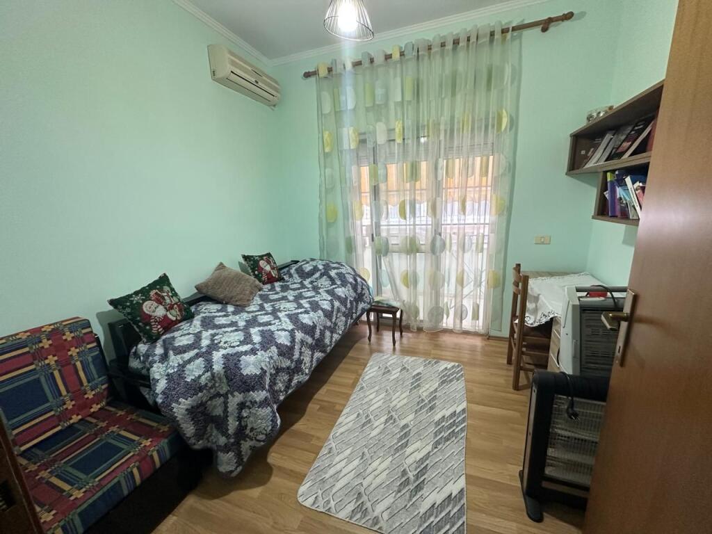 🏠Via Bardhyl, secondo piano di una villa 3+1+2, arredata, in affitto. 700 Euro    