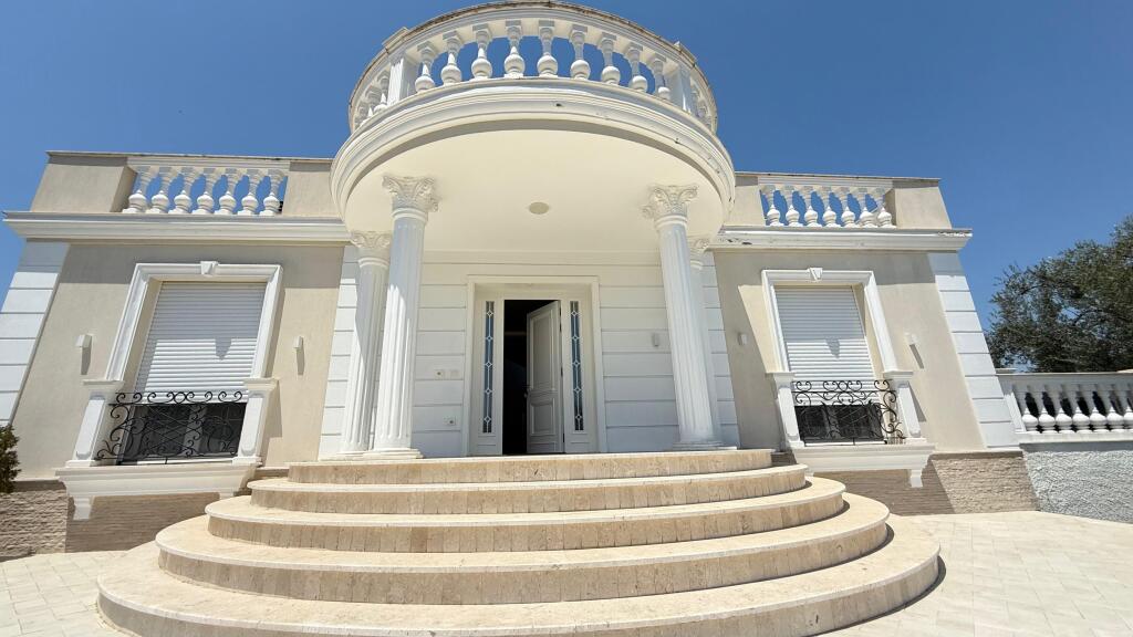Vile Luksoze individuale per shitje ne Durres!