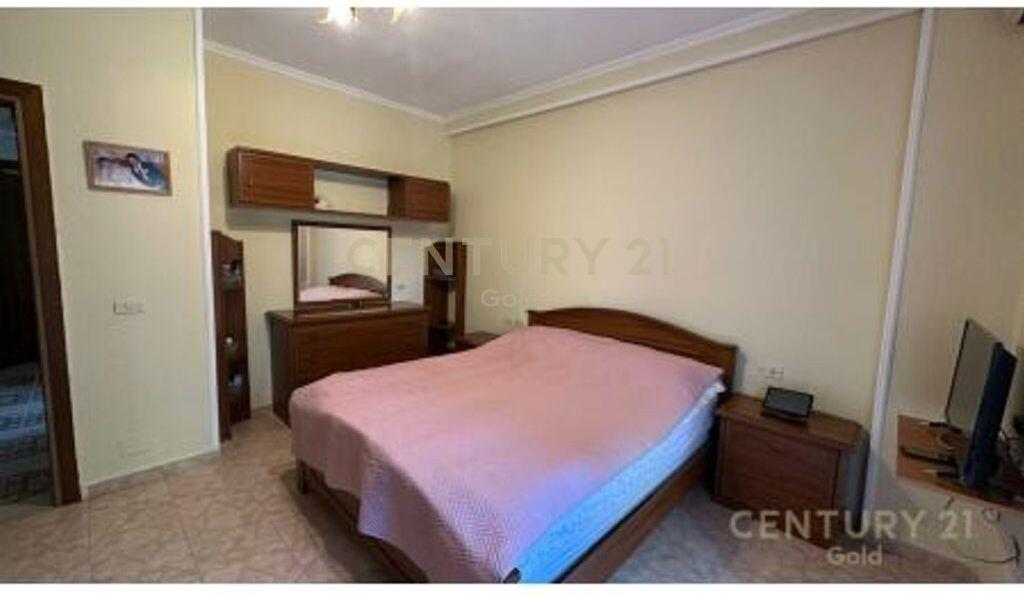 Apartament i Bollshëm 2+1+2 me 2 Ballkone – Ish Stacioni i Fundit, Tirana e Re