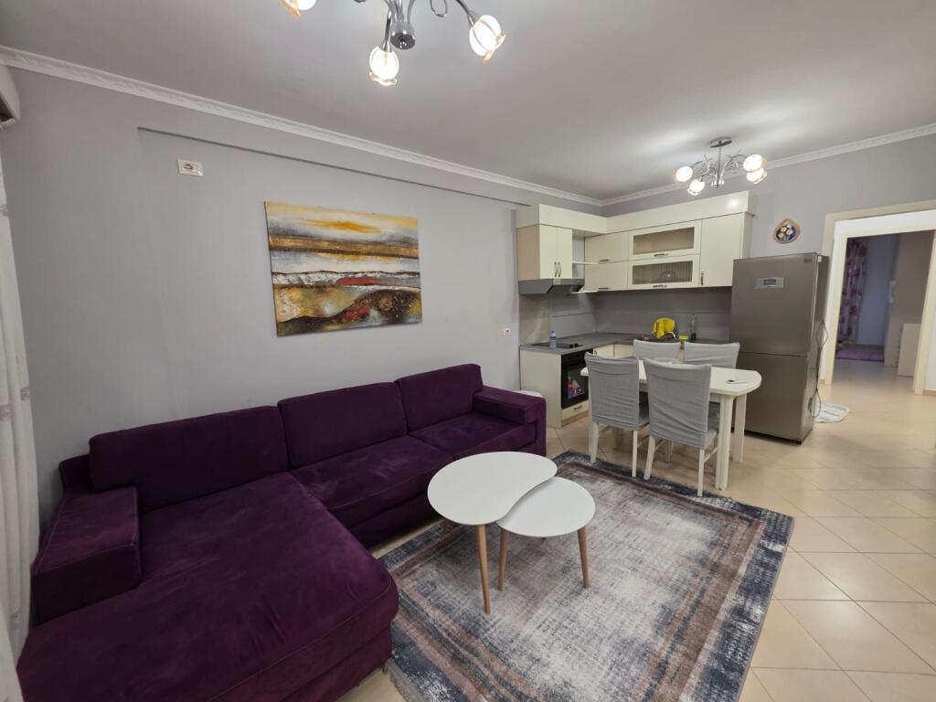 Apartament 2+1 me qera ne Yzberisht perballe Grand Gallery