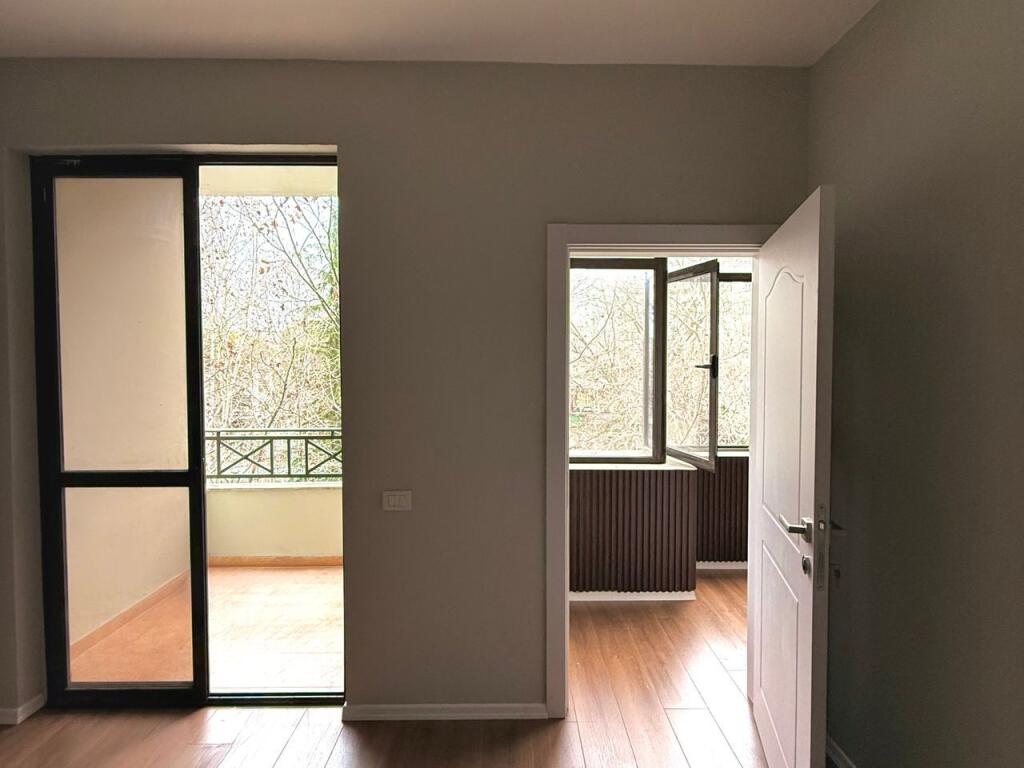 For rent 1+1 office opposite the Tirana Court