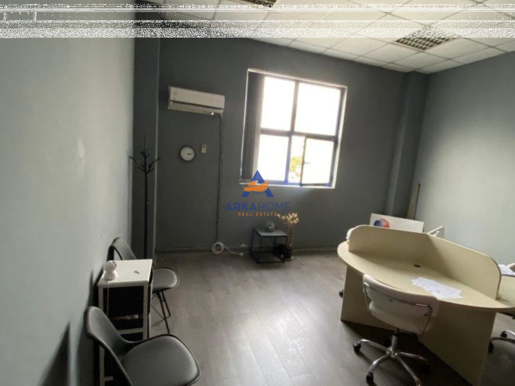 LOCALE COMMERCIALE IN VENDITA 30M2 "IN PIAZZA WILSON" 180.000 EURO