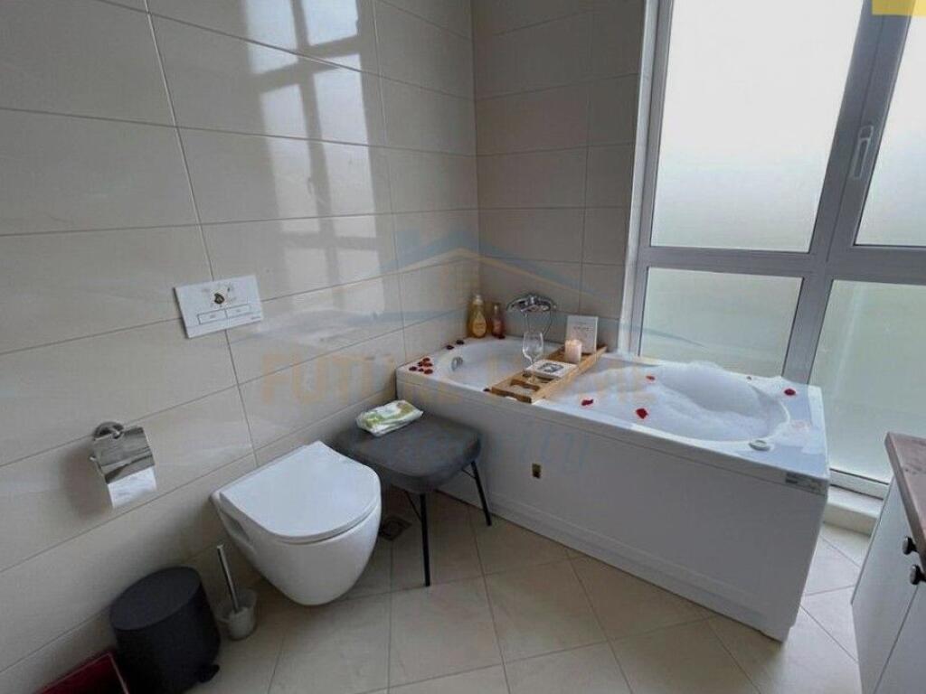 Affitto, Villa su 2 piani con piscina, Farkë, Tirana.