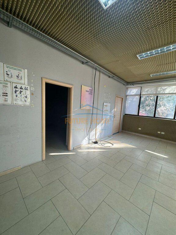 Qera, Ambient biznesi, Rruga e Elbasanit, Tiranë
