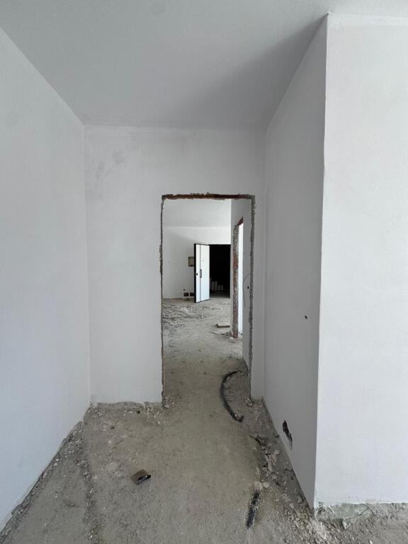 VENDESI APPARTAMENTO 2+1+2 VIA ELBASAN, PALAZZO DELLE BRIGATE