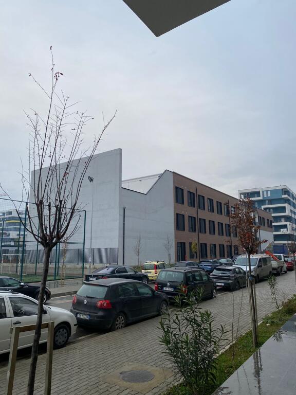 Univers City , 2+1+2wc+verande per shitje