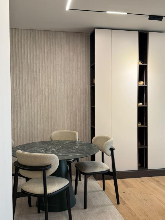 🏙️ Apartament Luksoz 1+1 – Golden Tower, Qendër