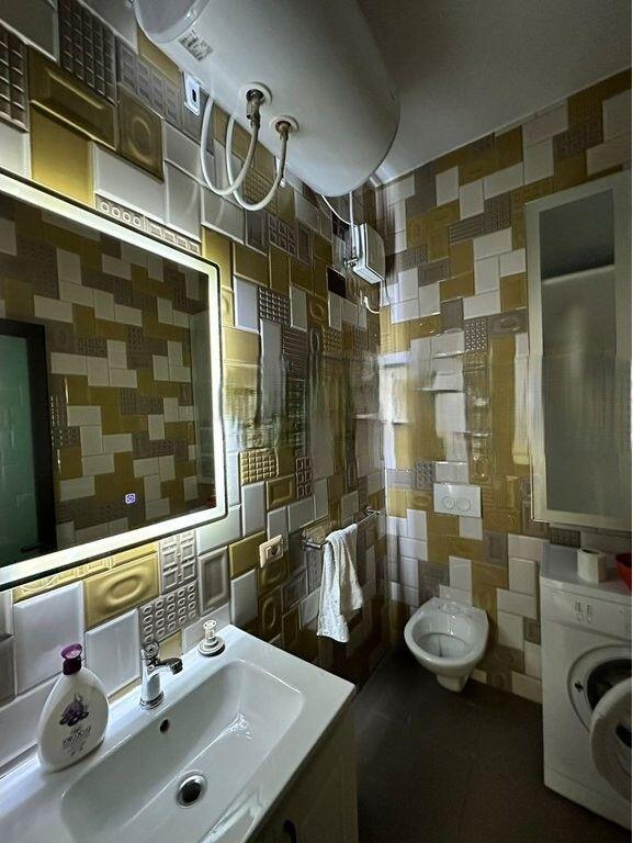 PORCELAN : COMMERCIAL SPACE AND BEAUTY SPACE BUSINESS FOR SALE! 180,000 €