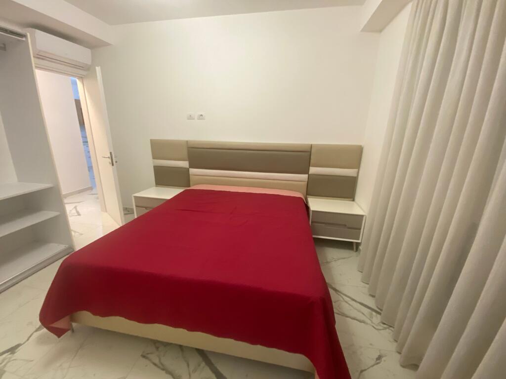 2+1, arredato con posto auto, myslym shyri, 750 euro, disponibile anche per bnb