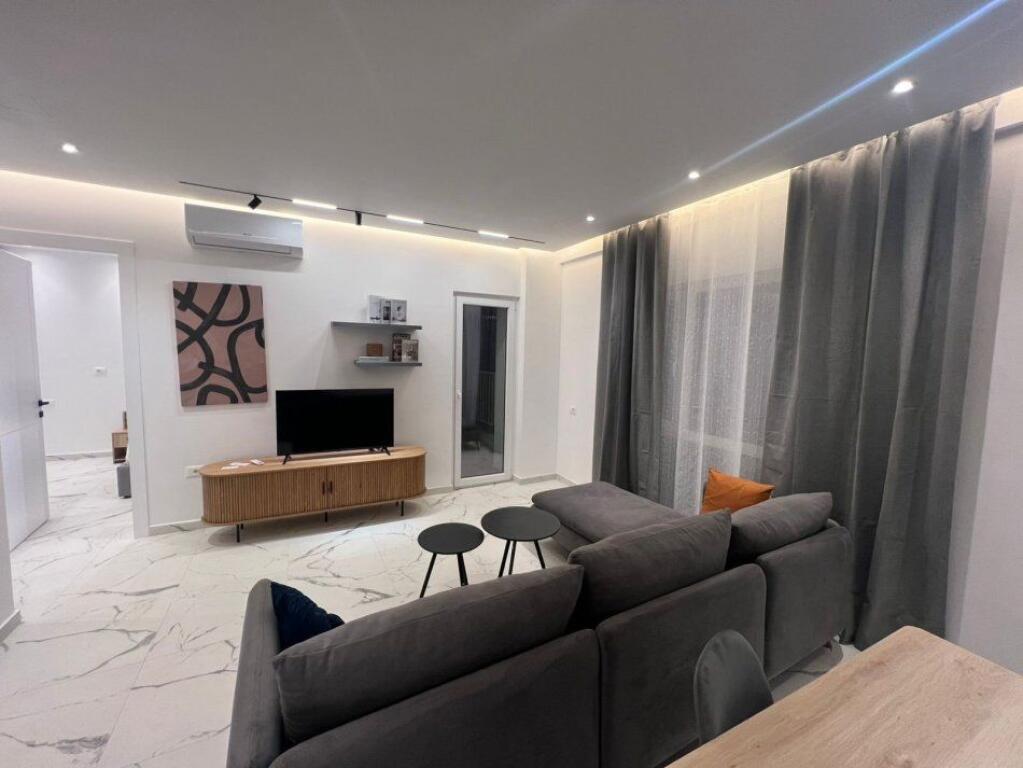 Jepet Me Qera , Apartament 1+1 , Zogu i Zi , Tirane.