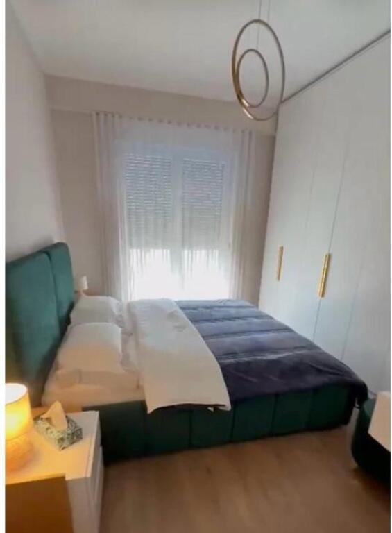 Shitet Aparament 2+1+2 Tek Bulevardi i Ri, Tirane! Parkim me 
