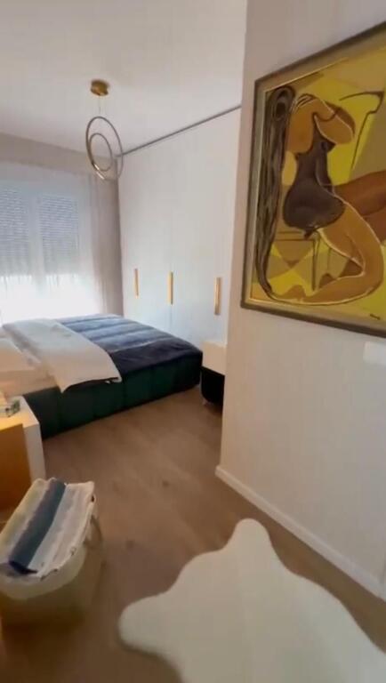 Shitet Aparament 2+1+2 Tek Bulevardi i Ri, Tirane! Parkim me 
