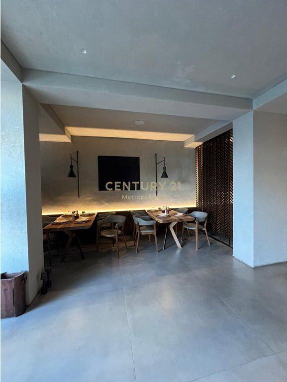 Vendesi Commerciale/Ristorante in vendita presso Kodra e Diellit