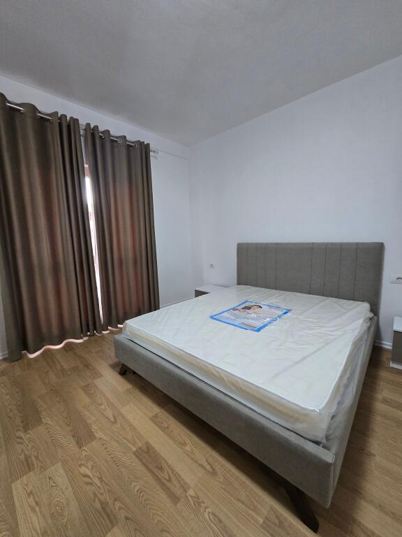 Jepet 1+1 me qira Zogu zi