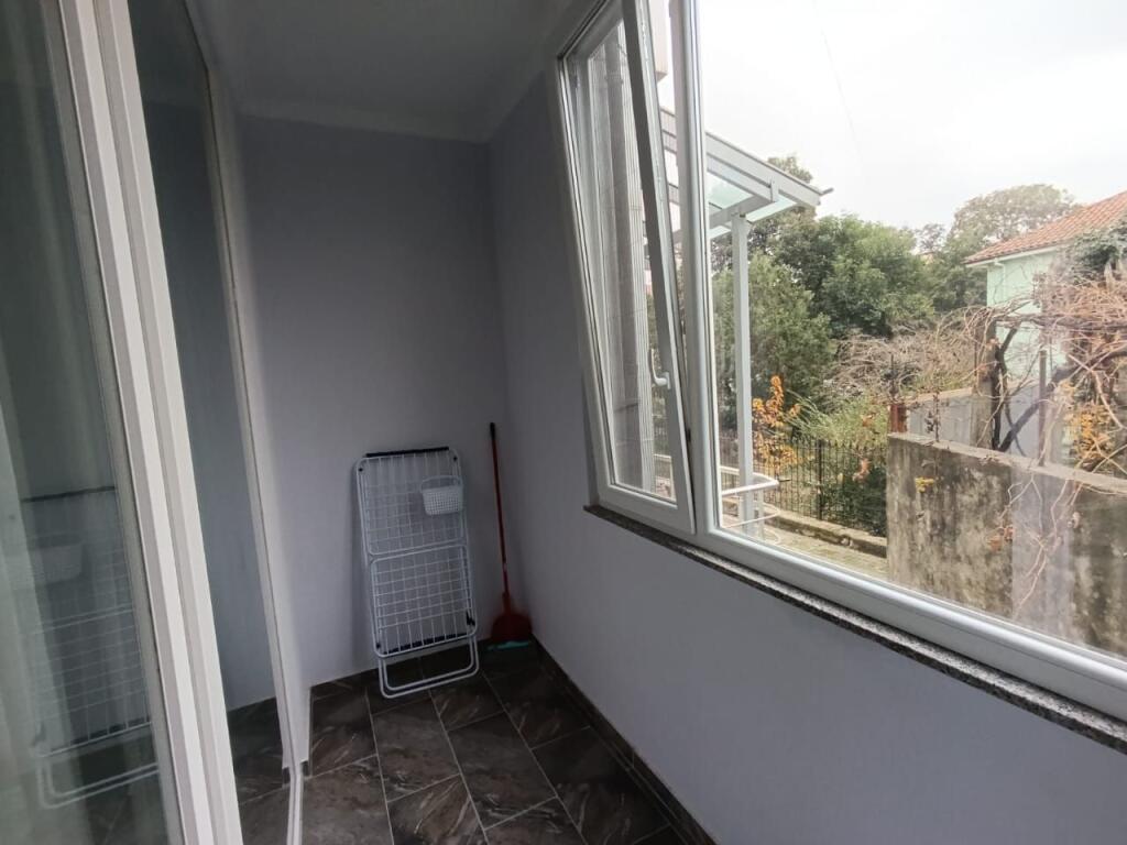 Shite hyrje 2+1+2 tualete  Sip 91 m2  Adresa  adresa afer  mbrapa kopshtit tom alimhilli
