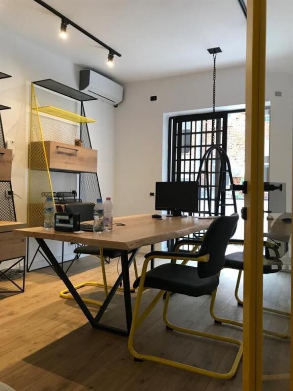 🏢 Ufficio/appartamento in affitto – 112 m² | Via Durrës💰 Prezzo: 100.000 lek nuovi netti (trattabile)