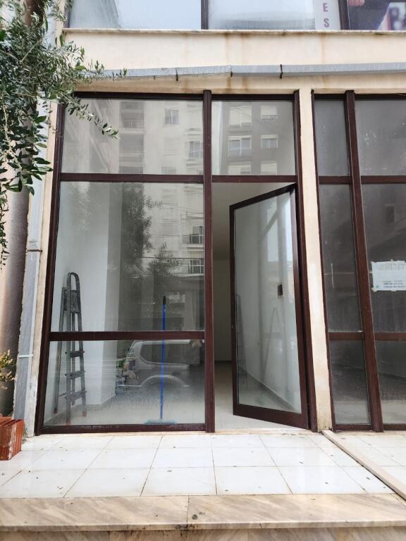 Vendesi commerciale in vendita nel quartiere 13 a Plazh