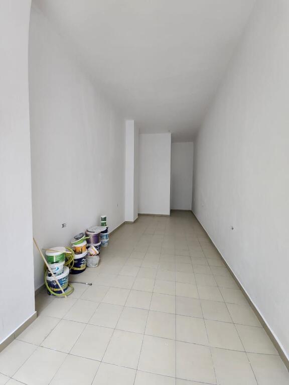 Vendesi commerciale in vendita nel quartiere 13 a Plazh