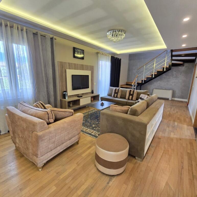 🏡 VILË 2-KATËSHE ME QIRA – BULEVARDI I RI