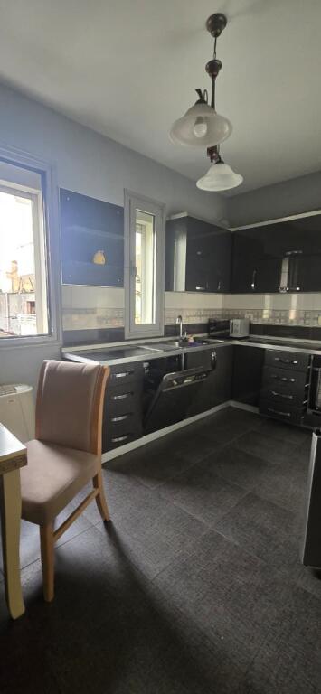 🏡 VILË 2-KATËSHE ME QIRA – BULEVARDI I RI