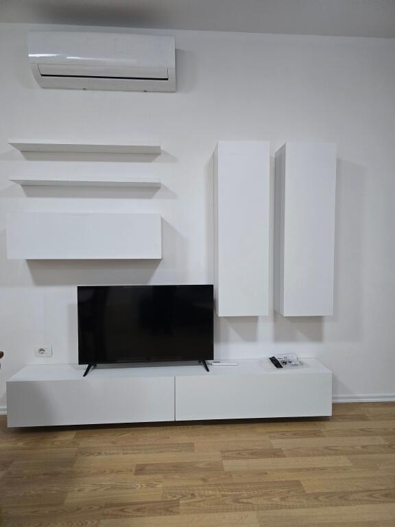 Jepet 1+1 me qira Zogu zi