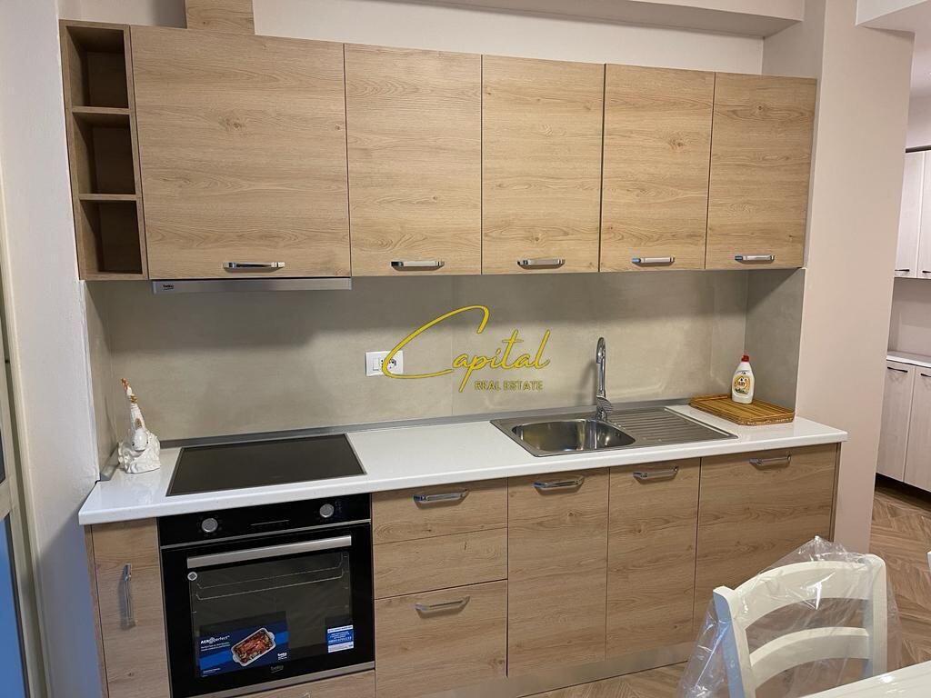 APARTAMENT ME QIRA 2+1 21 DHJETORI 750 EURO