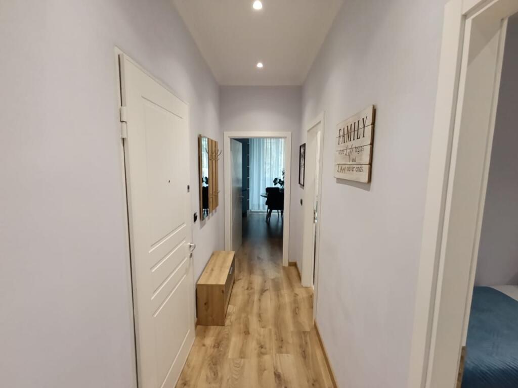 Shite hyrje 2+1+2 tualete  Sip 91 m2  Adresa  adresa afer  mbrapa kopshtit tom alimhilli